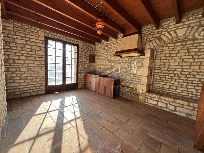 Image No.10-3 Bed House for sale