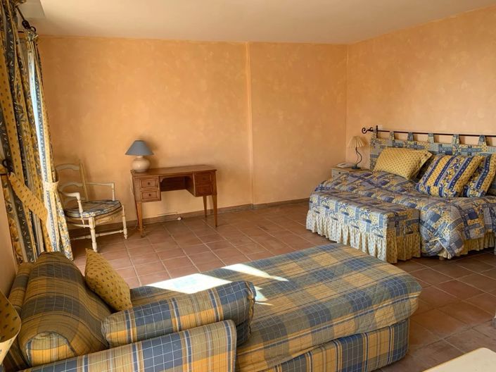 Image No.10-12 Bed House for sale