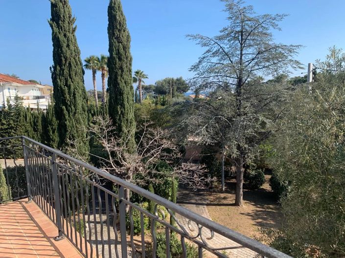 Image No.9-12 Bed House for sale