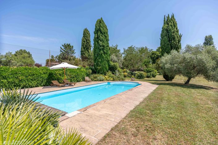 Image No.3-8 Bed House for sale