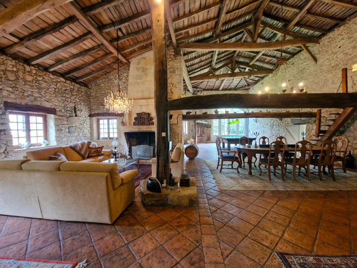 Image No.6-8 Bed House for sale