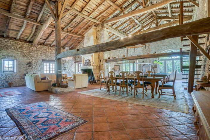 Image No.6-8 Bed House for sale