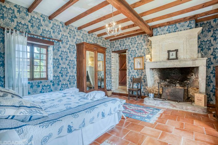 Image No.8-8 Bed House for sale