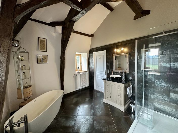 Image No.9-5 Bed House for sale