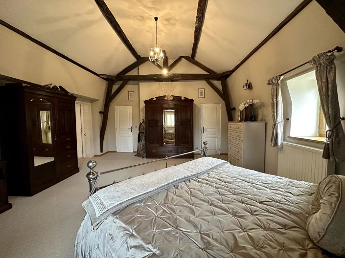 Image No.8-5 Bed House for sale