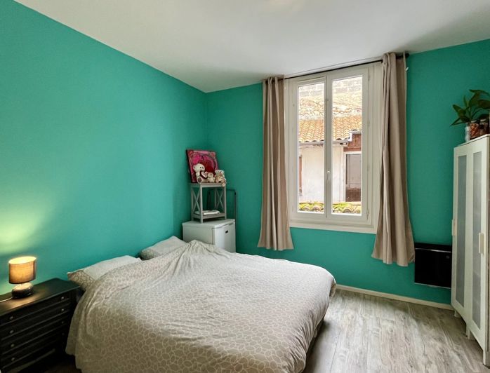 Image No.4-2 Bed Commercial for sale