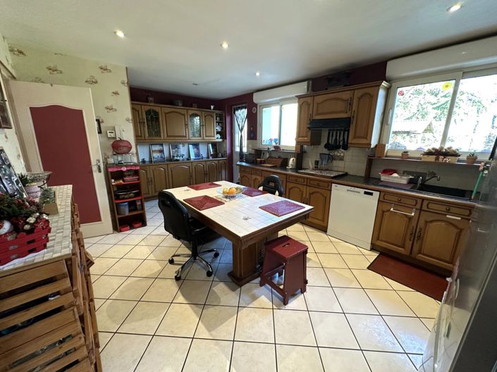 Image No.5-6 Bed House for sale