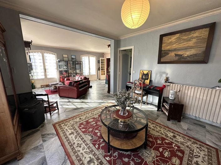 Image No.6-6 Bed House for sale