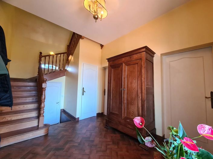 Image No.6-5 Bed House for sale