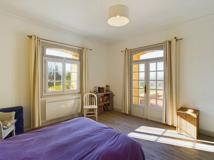 Image No.6-5 Bed House for sale