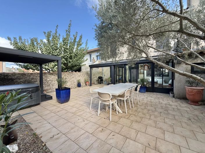 Image No.2-4 Bed House for sale