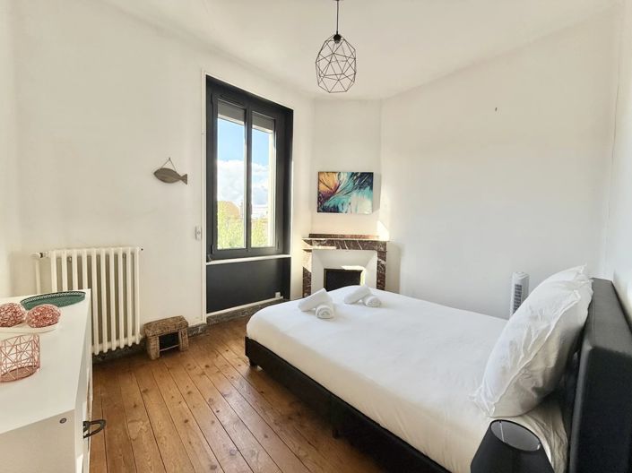 Image No.8-4 Bed House for sale