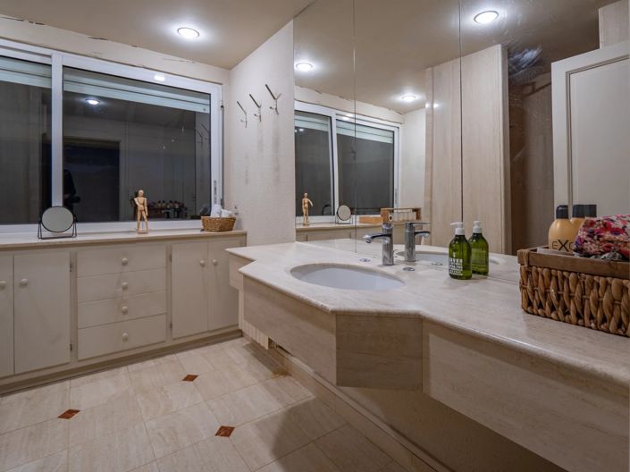 Image No.14-5 Bed House for sale