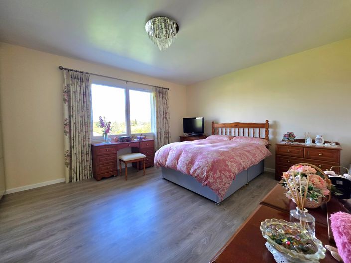 Image No.9-3 Bed House for sale