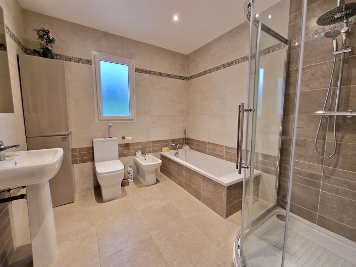 Image No.14-3 Bed House for sale