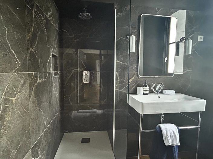 Image No.15-6 Bed House for sale