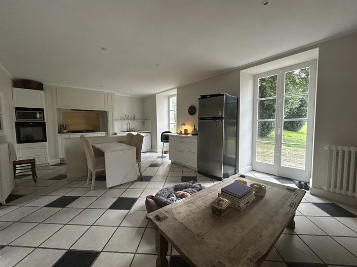 Image No.8-6 Bed House for sale