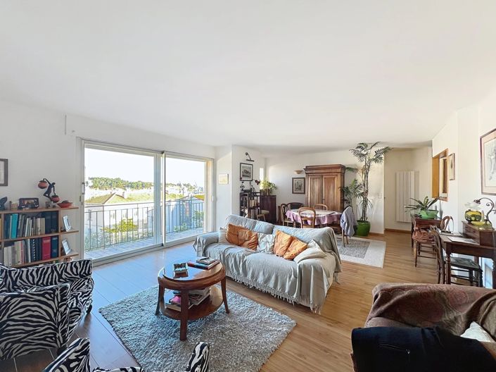 Image No.1-3 Bed Property for sale