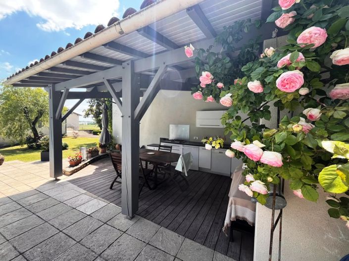 Image No.10-3 Bed House for sale