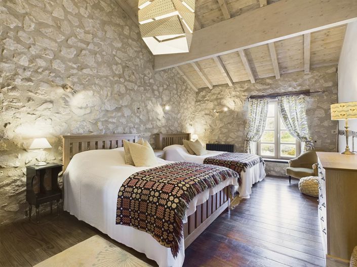 Image No.12-7 Bed House for sale