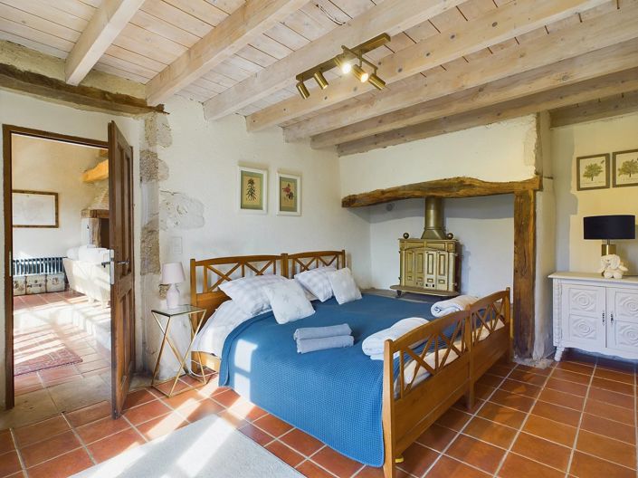 Image No.8-7 Bed House for sale