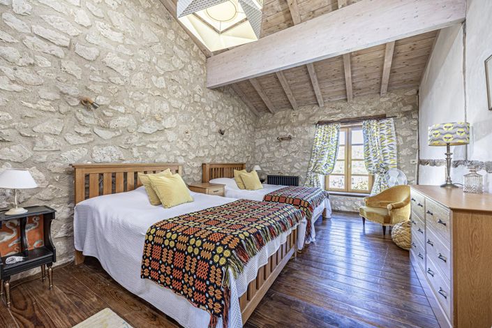 Image No.7-7 Bed House for sale