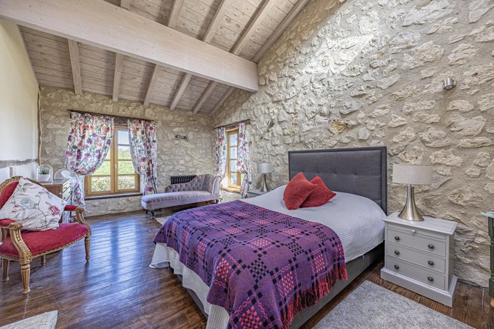 Image No.8-7 Bed House for sale