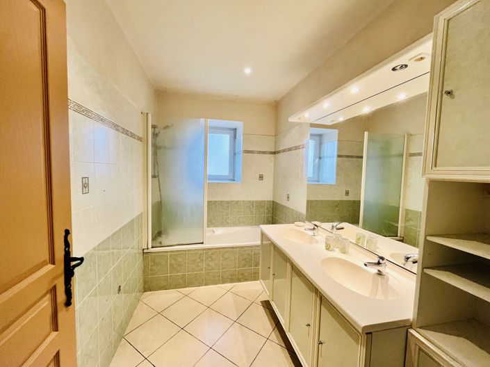 Image No.11-3 Bed House for sale