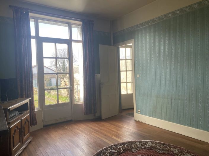 Image No.1-4 Bed House for sale