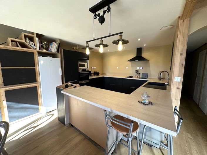 Image No.4-10 Bed House for sale