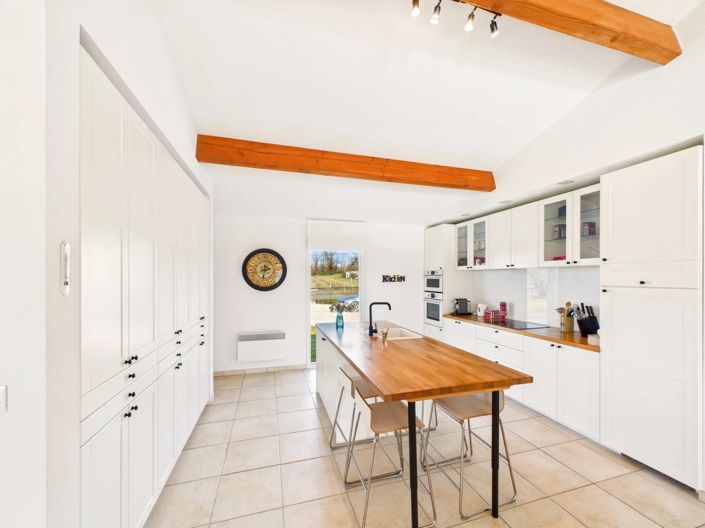 Image No.10-3 Bed Village House for sale