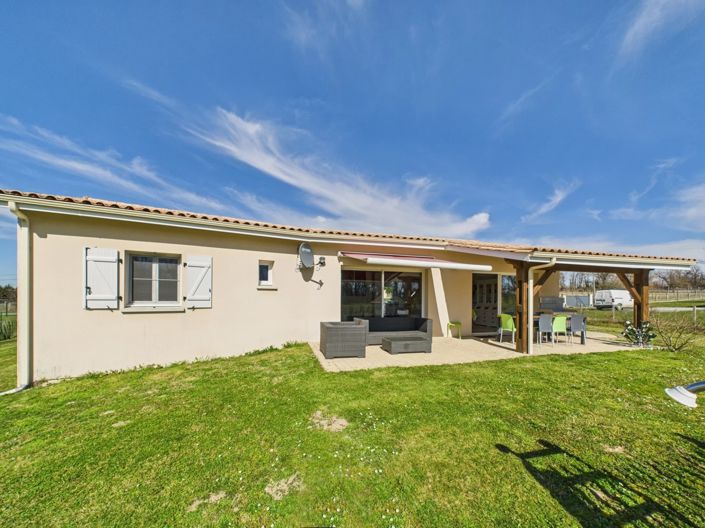 Image No.5-3 Bed Village House for sale