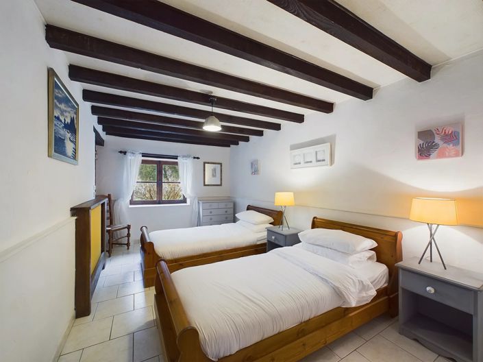 Image No.7-5 Bed House for sale