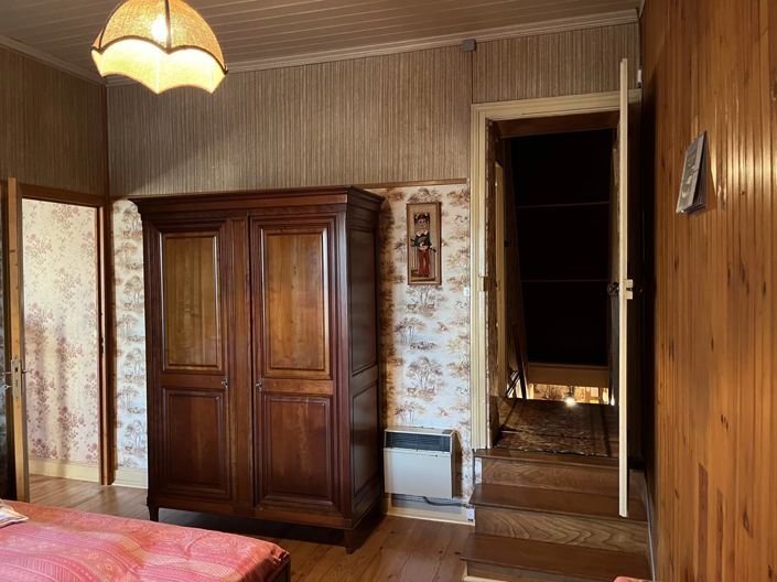 Image No.10-3 Bed House for sale