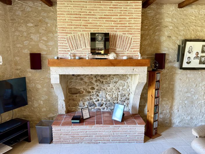 Image No.10-3 Bed House for sale