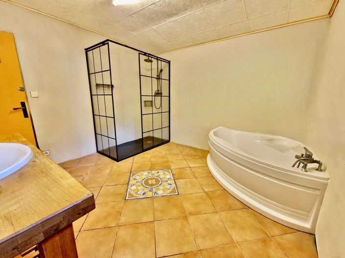 Image No.15-3 Bed House for sale