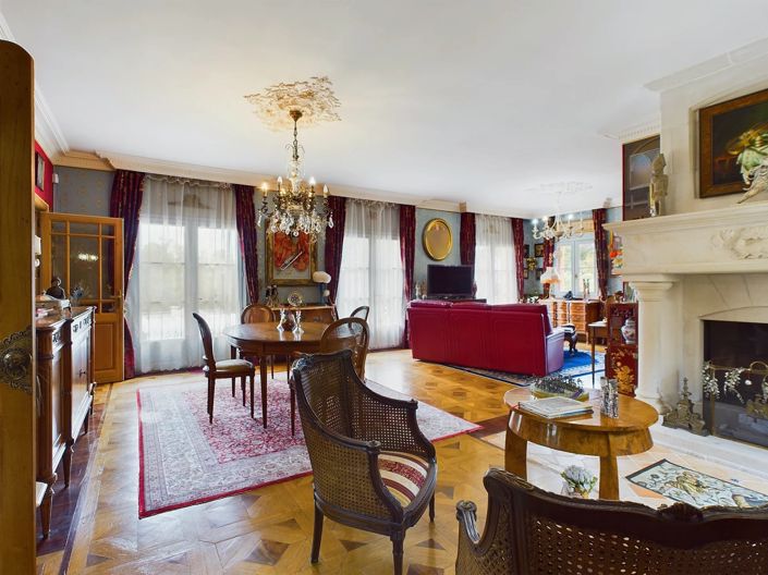 Image No.6-6 Bed House for sale