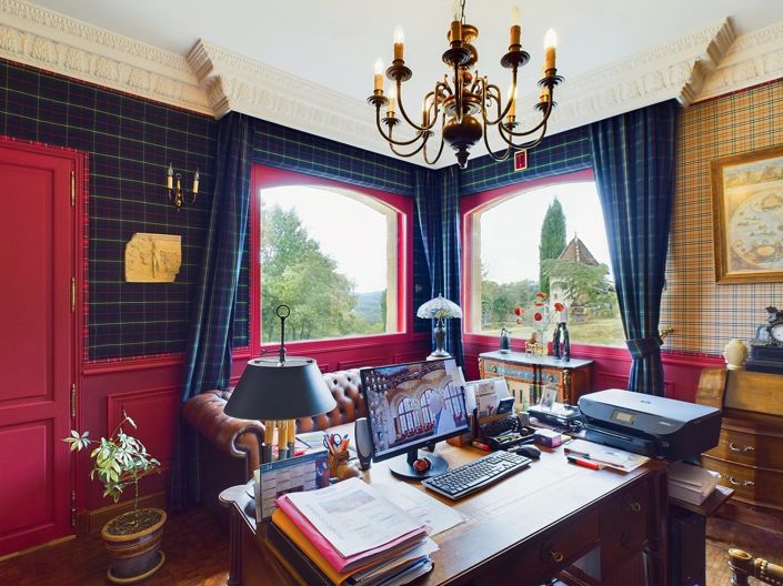 Image No.8-6 Bed House for sale