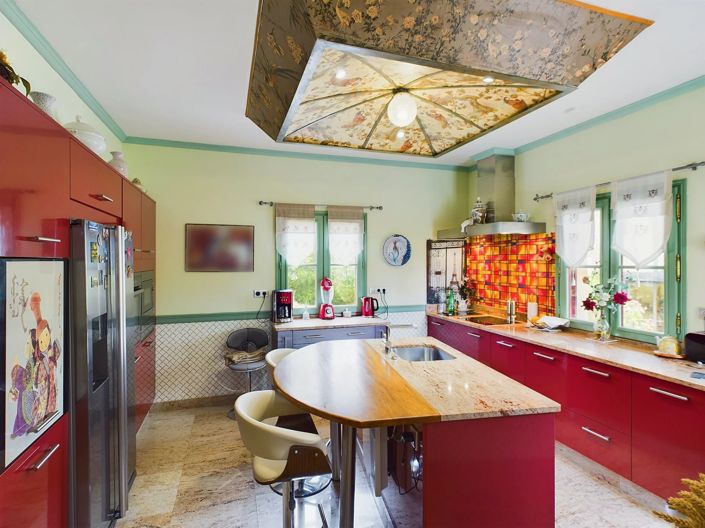 Image No.3-6 Bed House for sale