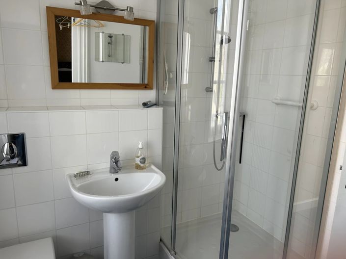 Image No.8-6 Bed House for sale