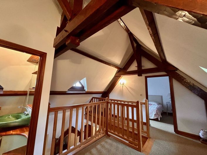 Image No.8-5 Bed House for sale