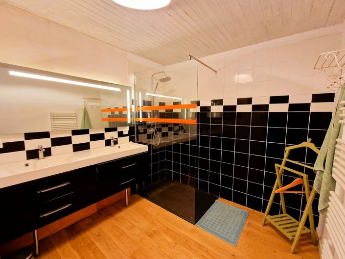 Image No.12-5 Bed House for sale