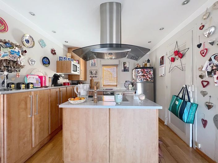 Image No.5-3 Bed Property for sale