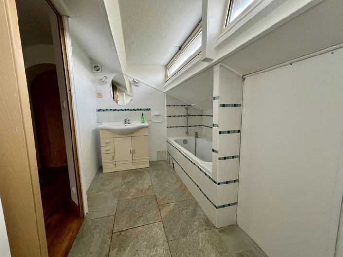 Image No.11-4 Bed House for sale