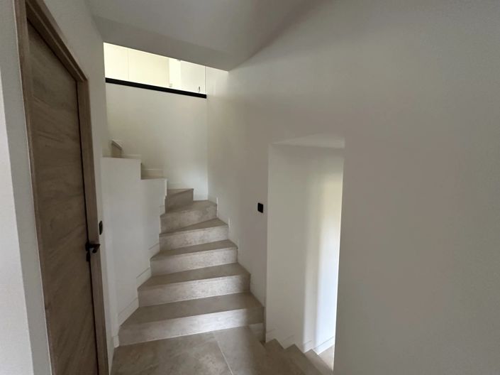 Image No.13-3 Bed Property for sale