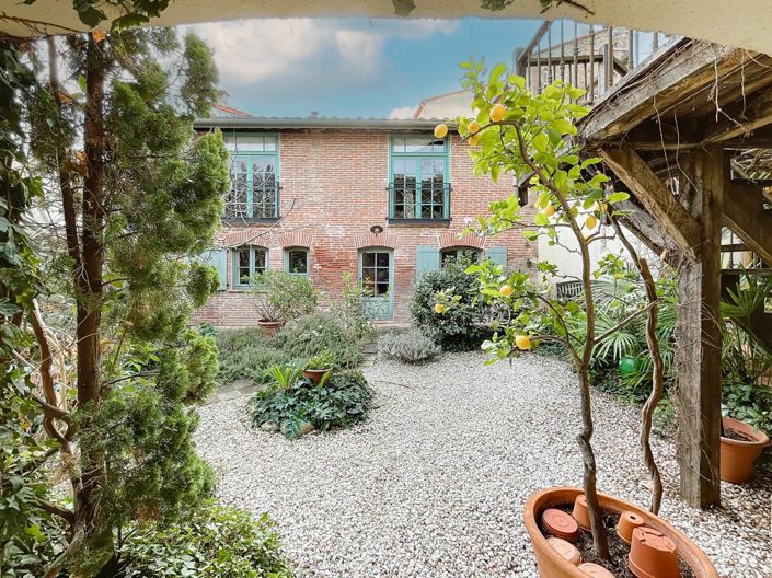 Image No.1-6 Bed House for sale