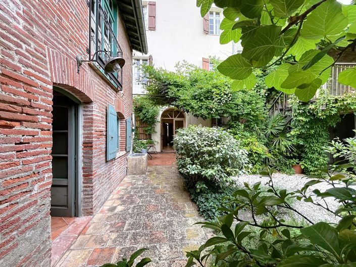 Image No.2-6 Bed House for sale