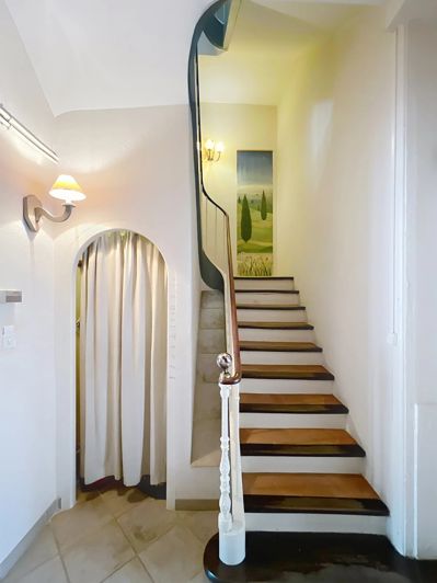 Image No.7-6 Bed House for sale