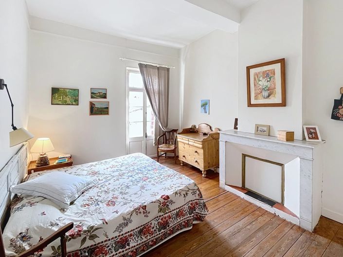 Image No.9-6 Bed House for sale