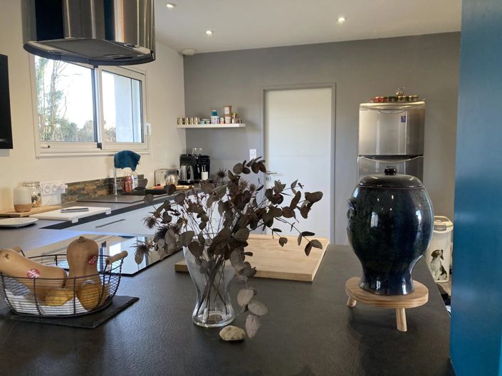 Image No.8-5 Bed House for sale